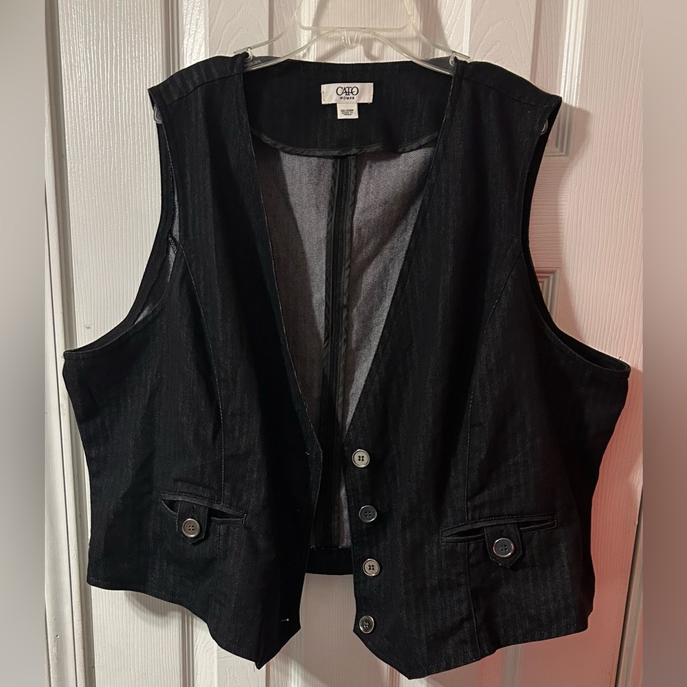 Cato Dark Jean Vest size 22/24W.. Silver chrome buttons.. Cute!